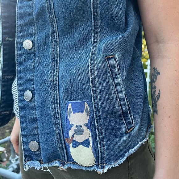 Blue jean vest upcycled with llama patches & additional pen pocket. Size medium - Picture 3 of 6